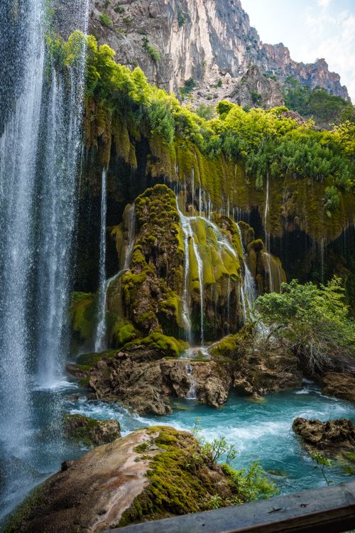 Free Majestic waterfall with lush greenery and turquoise waters in Mersin, Türkiye. Stock Photo