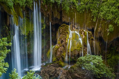 Free Breathtaking waterfall cascading through lush greenery in Mersin, Türkiye, showcasing nature's beauty. Stock Photo