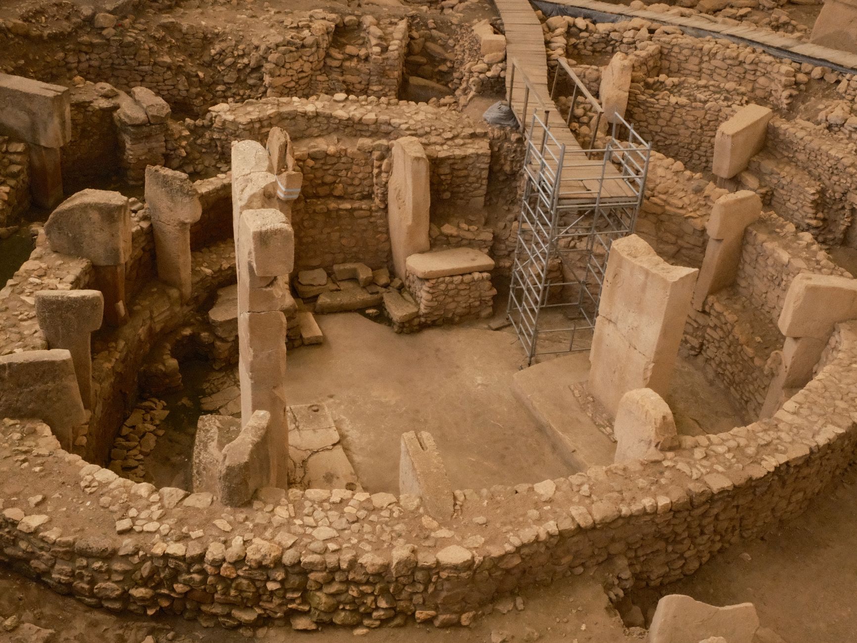 Discover the ancient stone structures of Göbekli Tepe in Şanlıurfa, Türkiye.