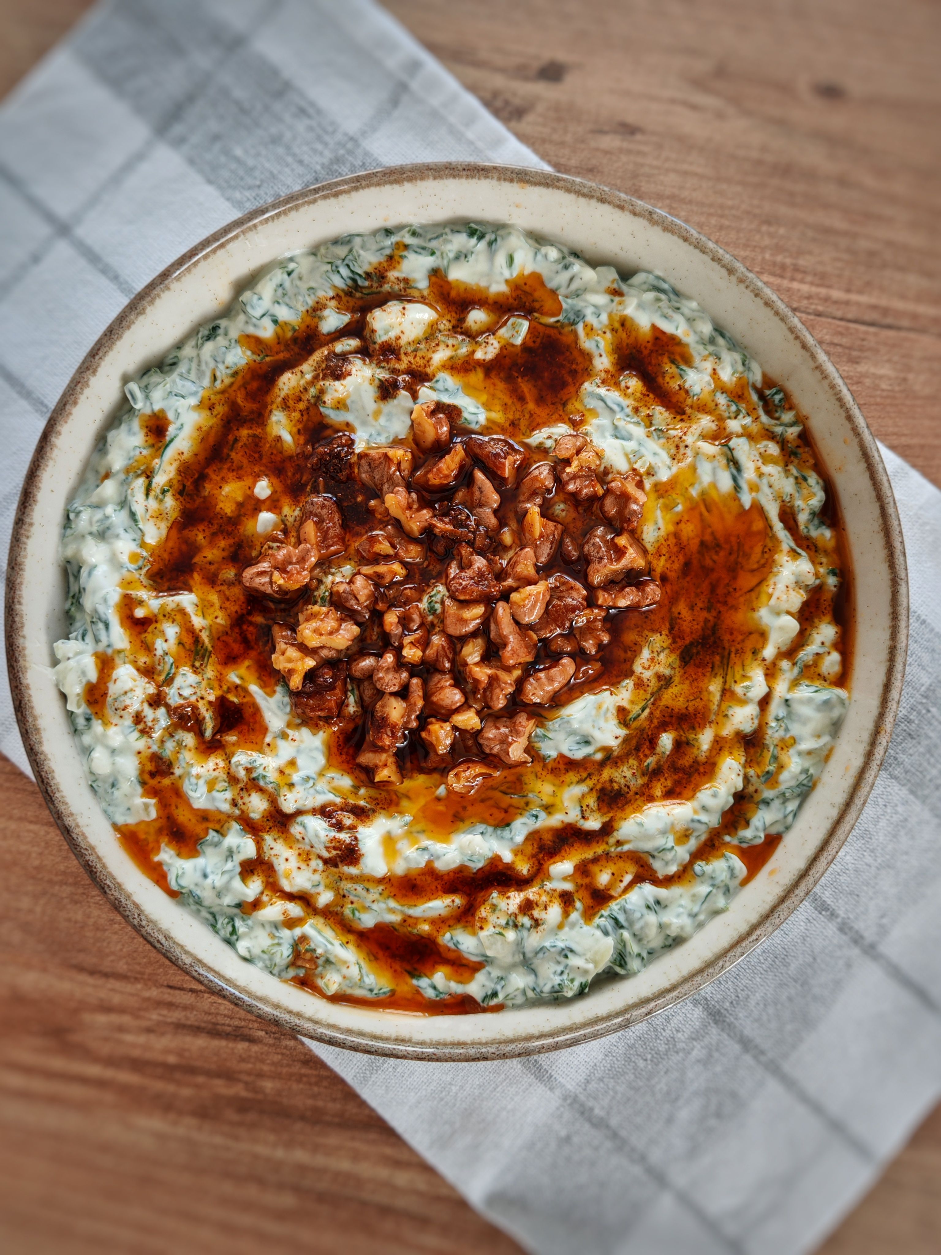 healthy caesar salad — Greek Yogurt Dressing. Photo: Pexels