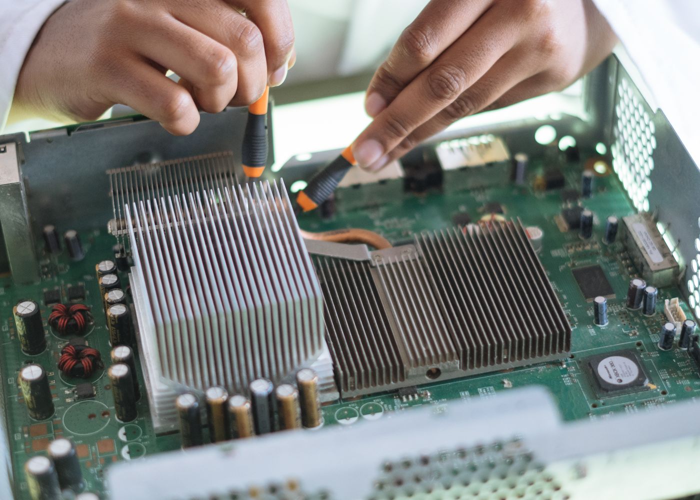 Logic-board diagnosis under professional repair tools
