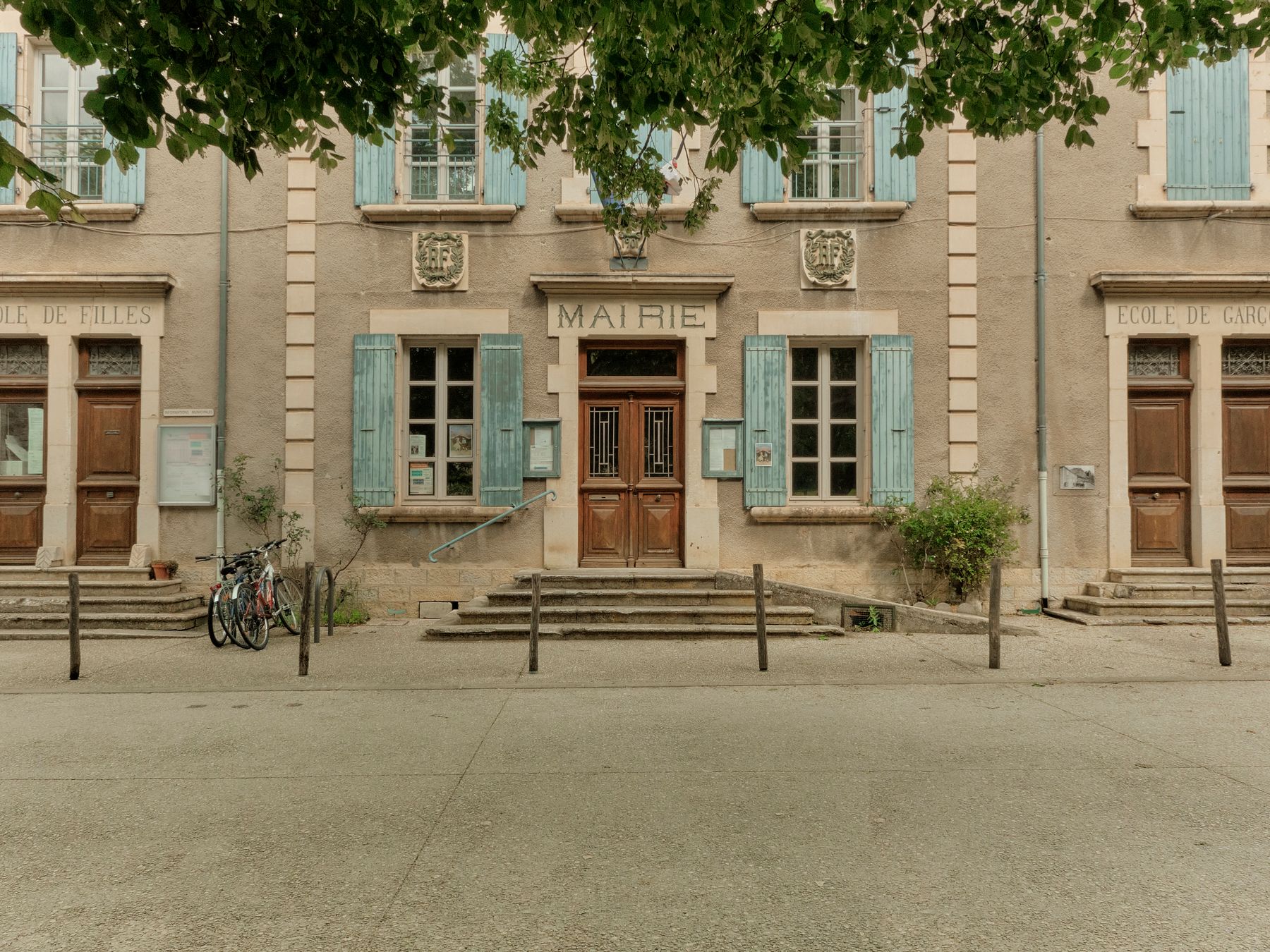 Oakhill — student move with boxes and a van