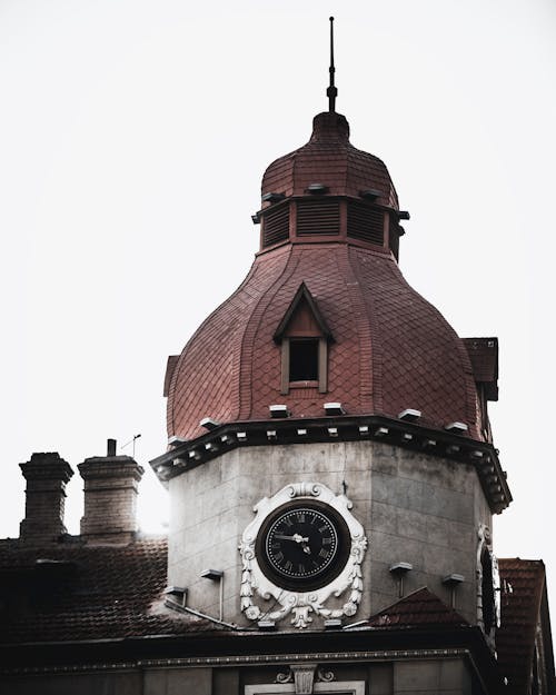 бесплатная коричнево белое бетонное здание Стоковое фото