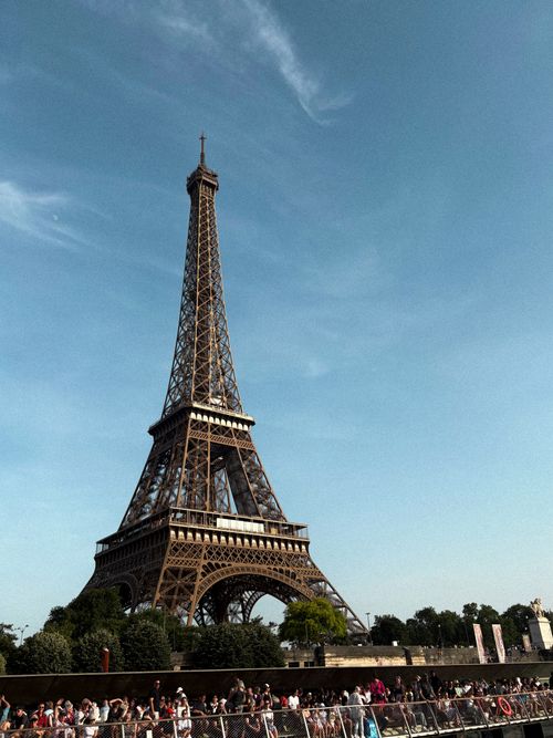 Free Iconic Eiffel Tower captured on a sunny day in Paris, France, with clear blue skies. Stock Photo