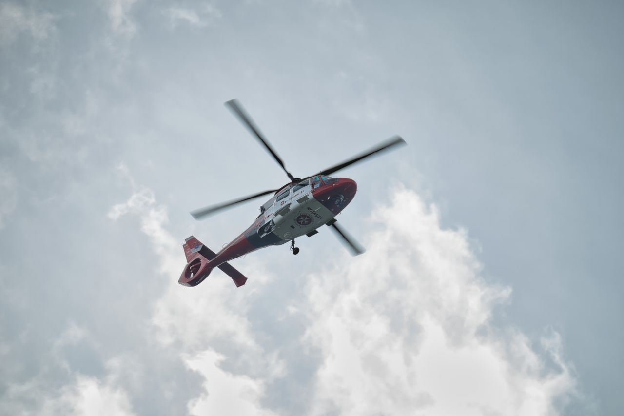 Helikopter hitne pomoći na autocesti nakon prometne nesreće