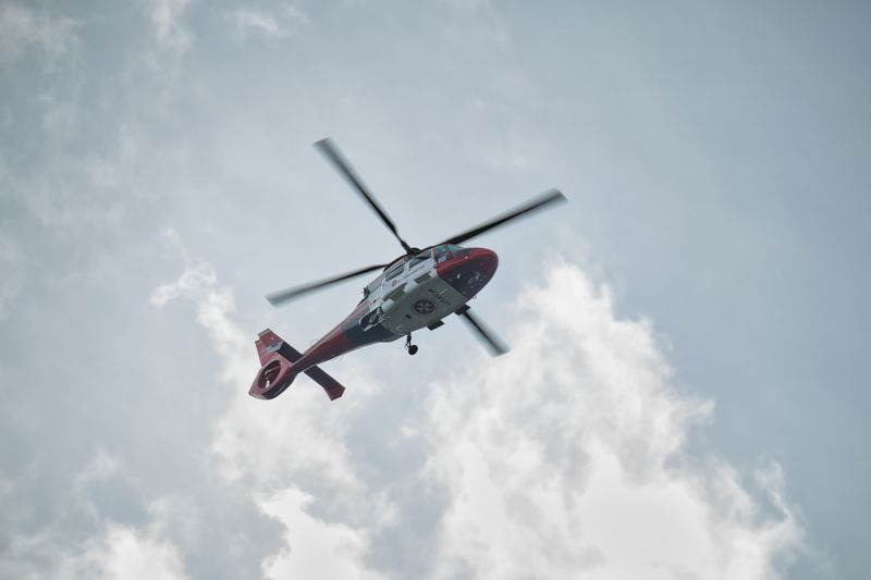 Helikopter hitne pomoći na autocesti nakon prometne nesreće