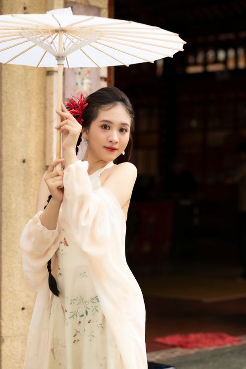 Free Portrait of a woman with a traditional umbrella showcasing Asian style and elegance. Stock Photo