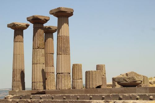 Free A view of the ancient columns at the Temple of Athena in Behramkale, Türkiye. Stock Photo
