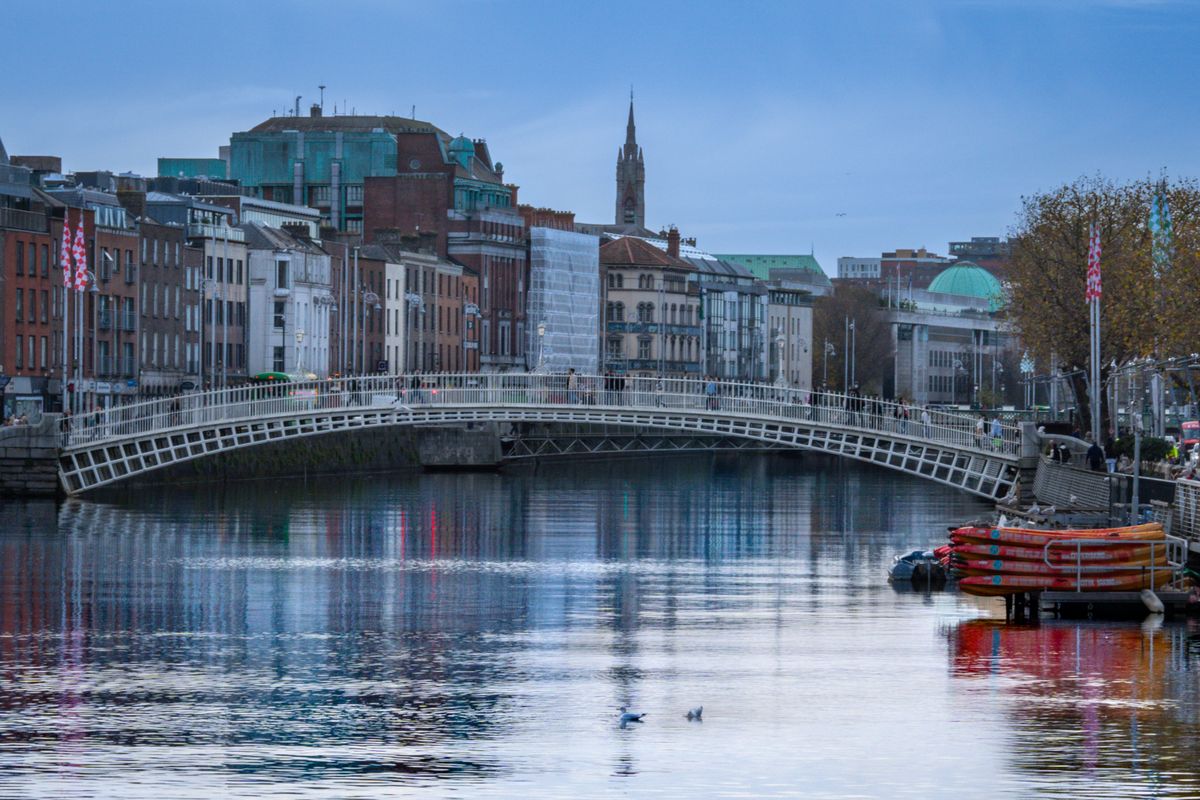 Vibrant Dublin Cityscape with Iconic River View · Free Stock Photo
