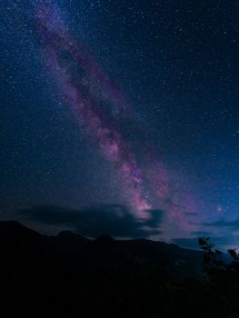 Kosmisches Berge & Himmel – Majestätische Weltraum-Wallpaper (von slam Abruev, 6336×8448, #38272123)