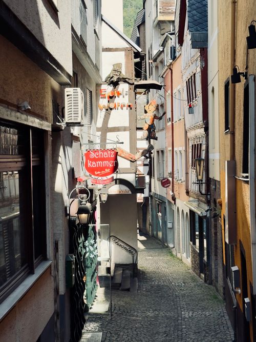 Free A picturesque narrow alley with colorful buildings in Cochem, Germany, under the bright day sun. Stock Photo