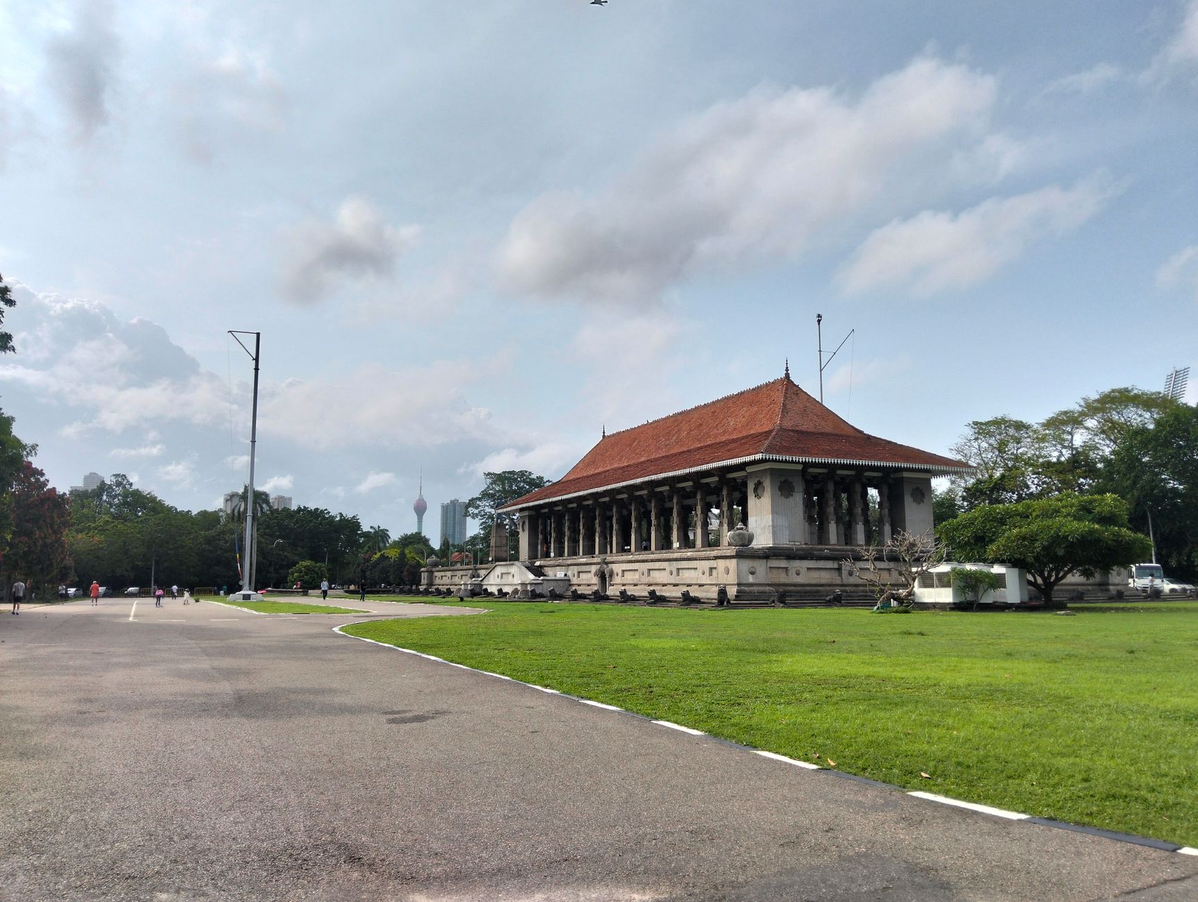 Colombo to Kandy Bus: Routes, Times & What to Expect