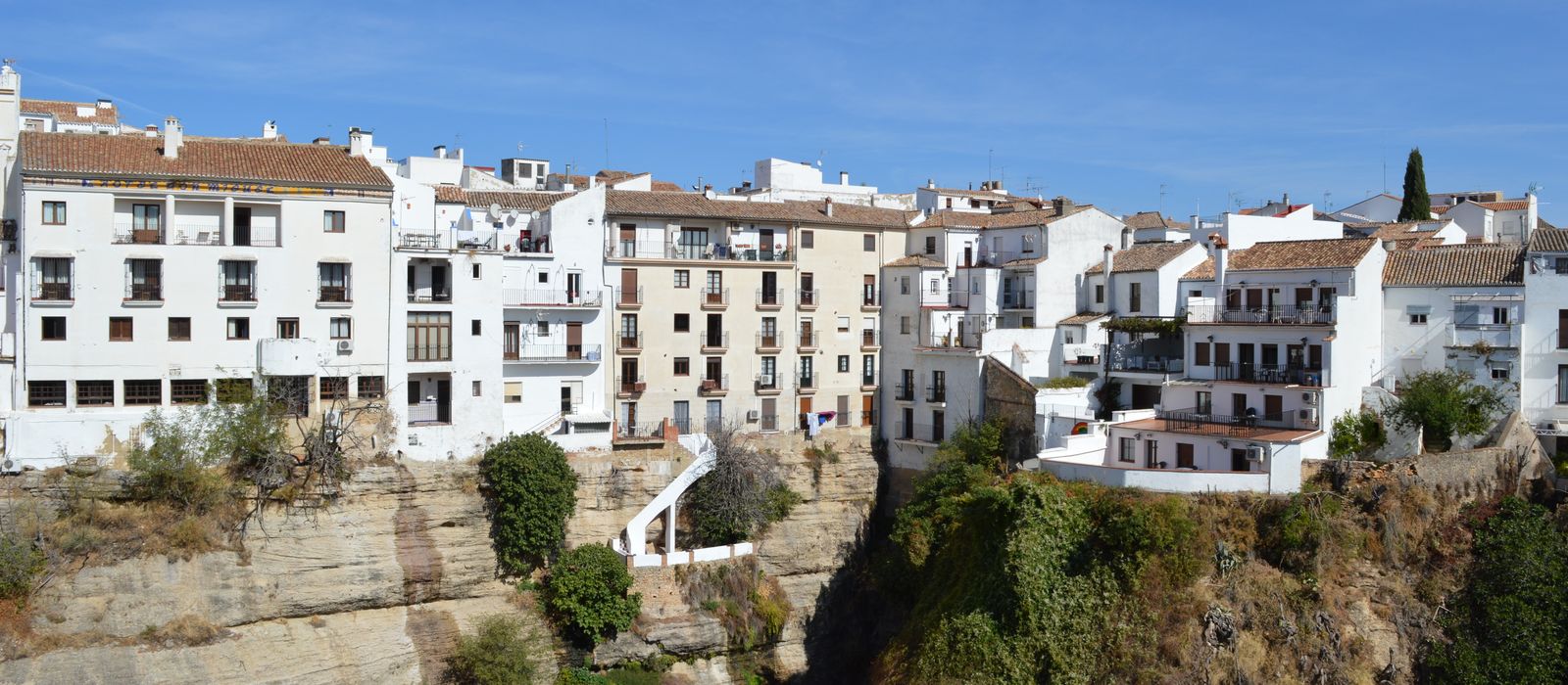 Beautiful whitewashed buildings perched on a cliff in Ronda, Andalusia, Spain. A stunning travel destination.