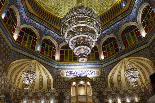 Free Stunning mosque interior showcasing intricate Islamic art and design with a grand chandelier. Stock Photo