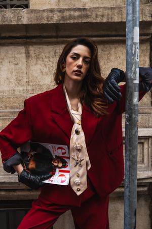 Editorial fashion portrait, photo by Esra Saltürk on Pexels