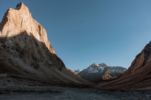 Free Dramatic mountain landscape with towering peaks under a clear blue sky. Stock Photo