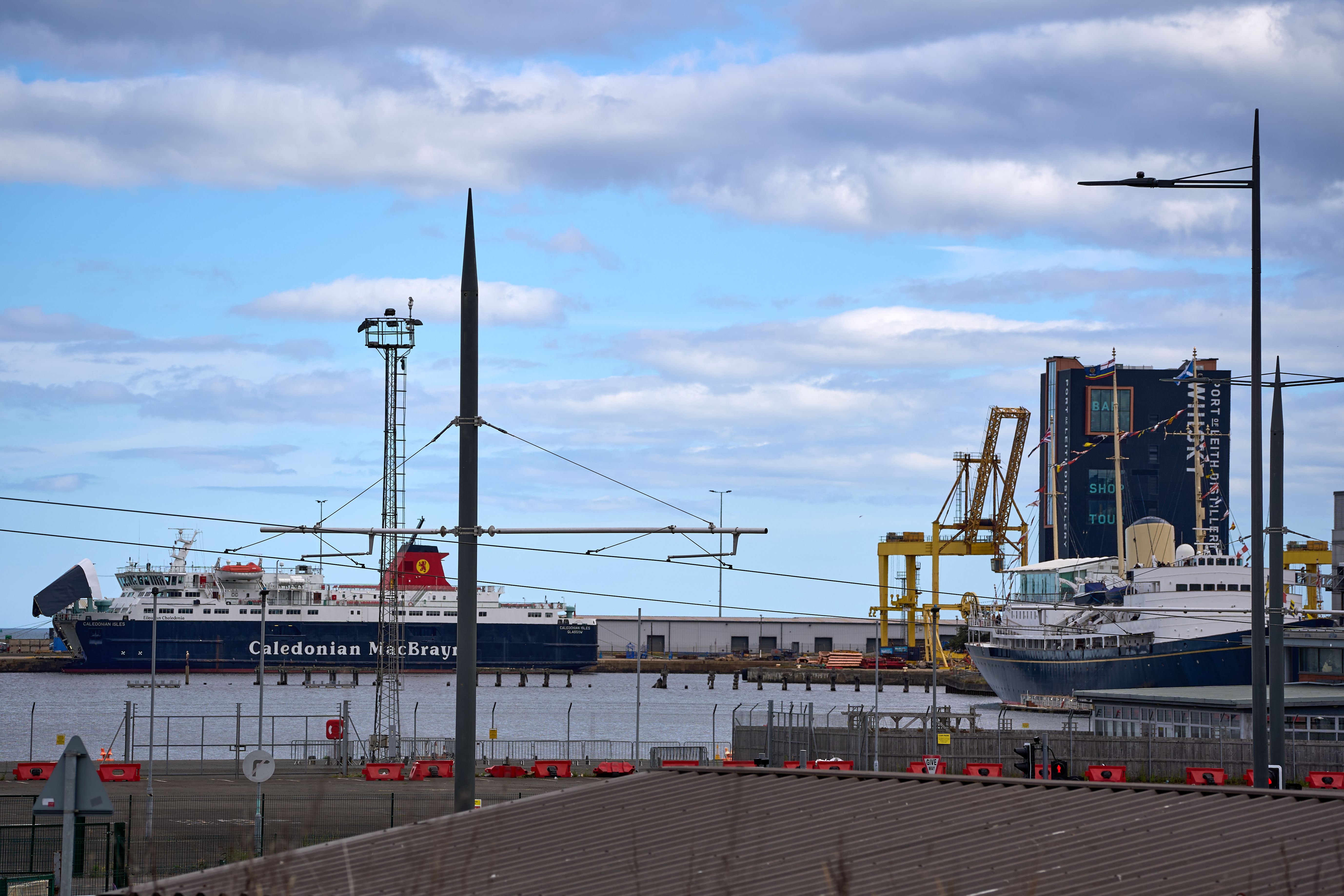 Ardrossan limanında tahliye edilen MV Caledonian Isles feribotu