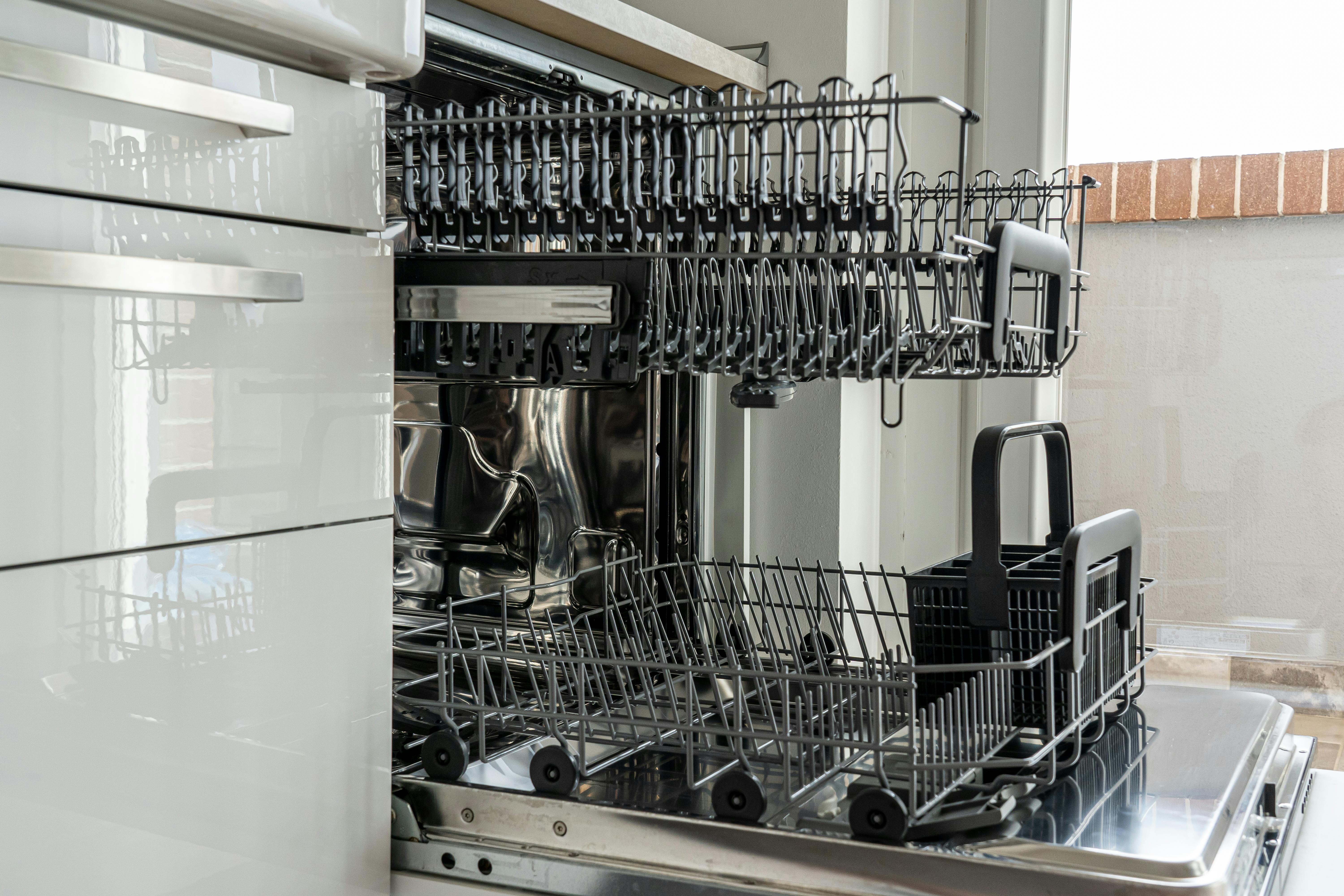 Lave-vaisselle Machine Dans La Cuisine Photographie Publicitaire  Professionnelle