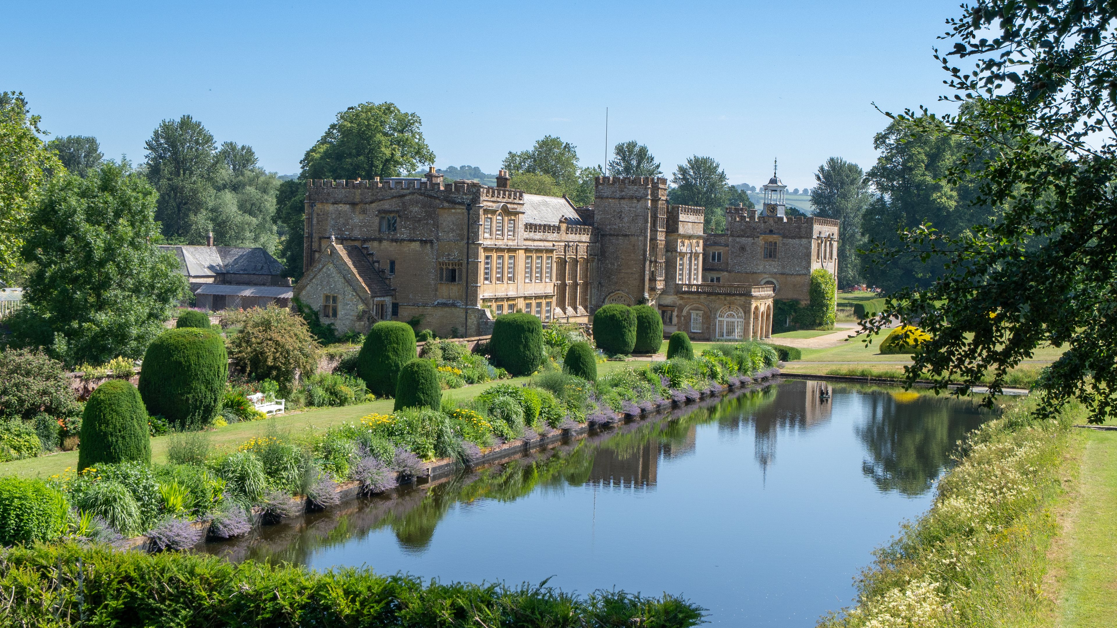 Chauffeur Services in Gloucester — luxury chauffeur travel