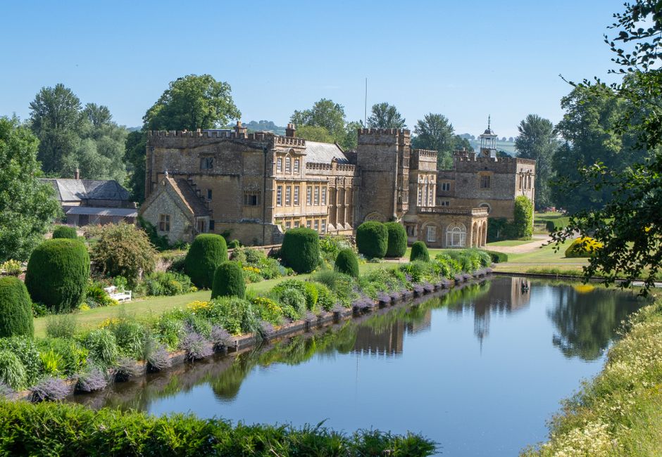 Beautiful English estate garden