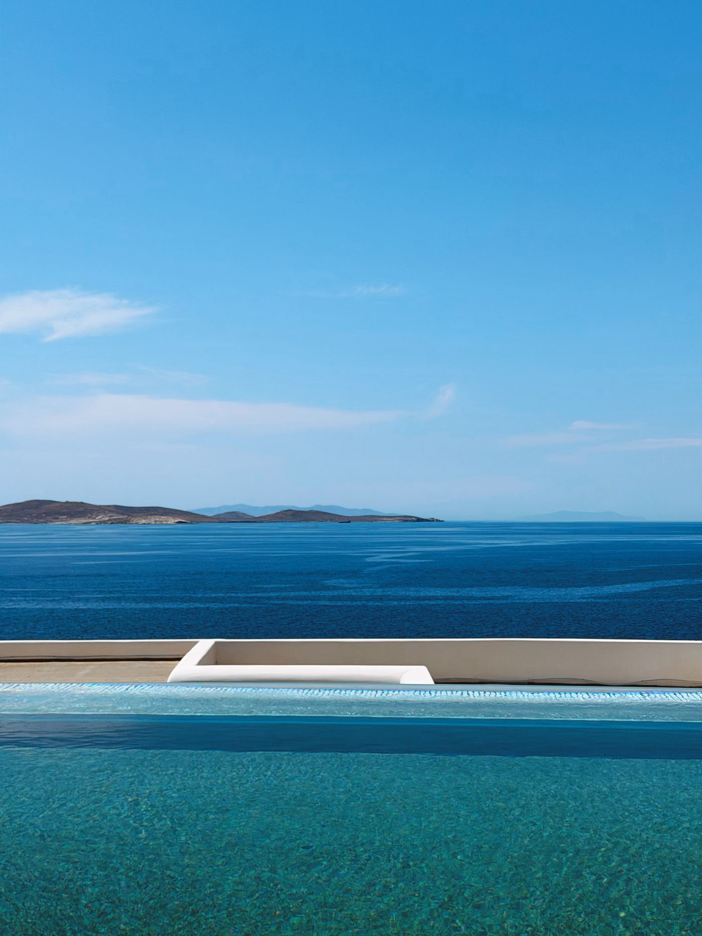 Piscina infinity deasupra Egeei