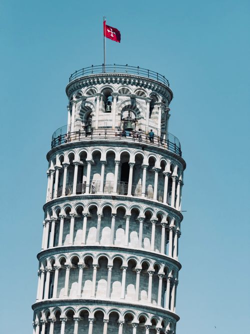 Free The Leaning Tower of Pisa angle captured against a crisp blue sky, iconic architectural wonder. Stock Photo