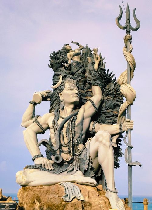 Free Detailed sculpture of Lord Shiva holding a trident, showcasing Hindu mythology. Stock Photo