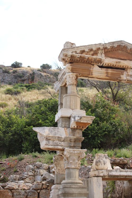 Free A detailed view of ancient Roman ruins in Ephesus, Turkey, showcasing intricate stone carvings. Stock Photo