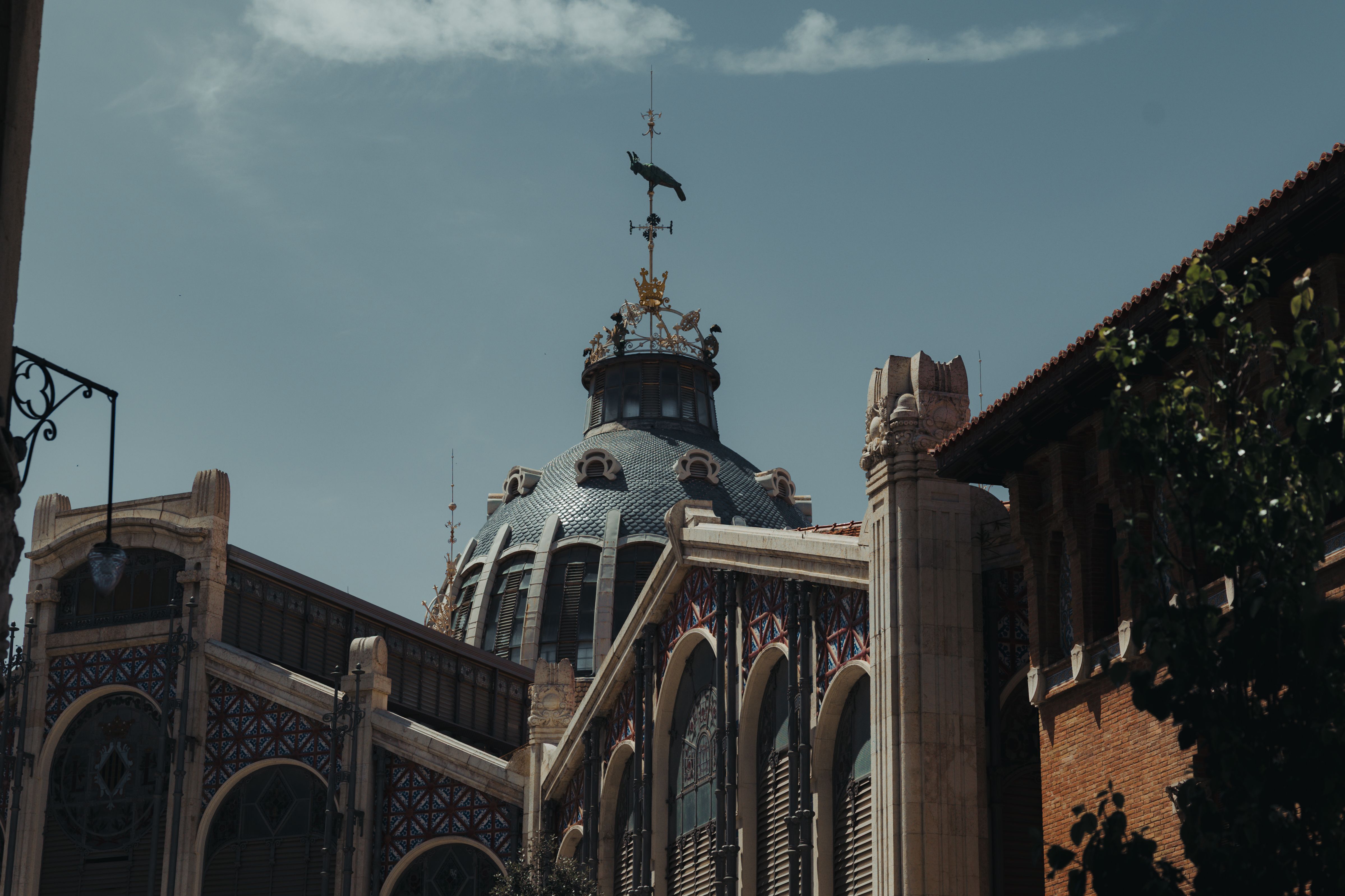 Detalles góticos de edificios históricos valencianos