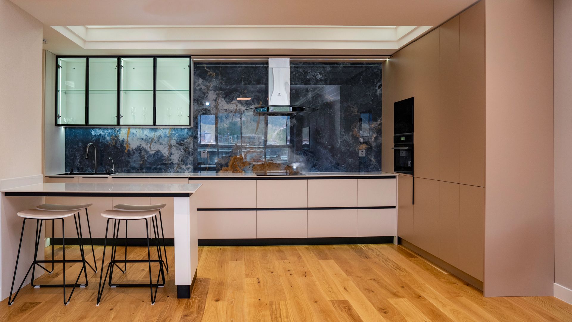 Kitchen Designer in Germasogeia: What Local Companies Charge — illustrasjonsbilde