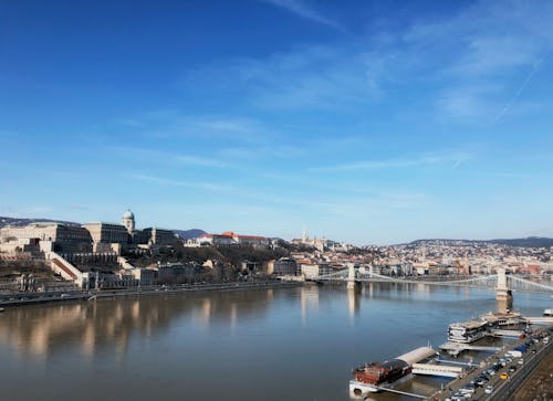 Foto d'estoc gratuïta de Budapest, cel blau, cels blaus