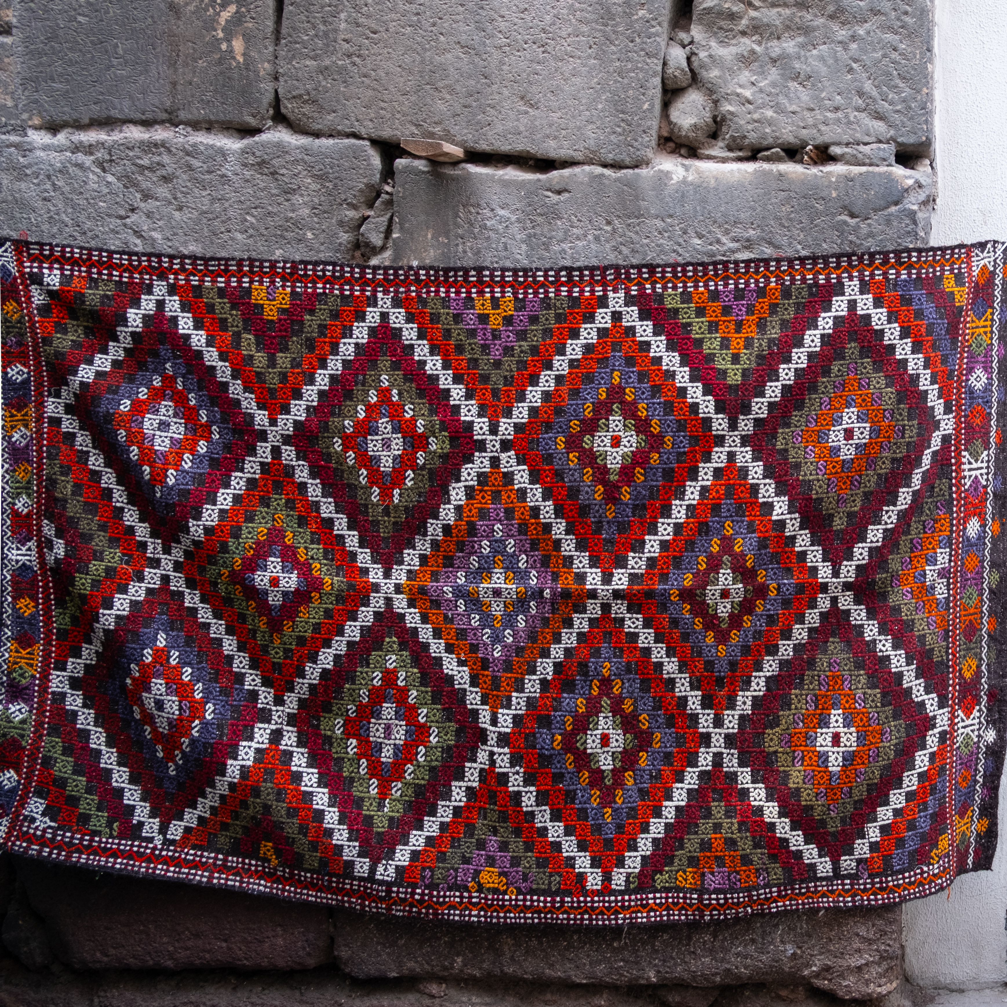 Flat-woven rug with traditional motifs — photo by Fatih Ozkan on Pexels