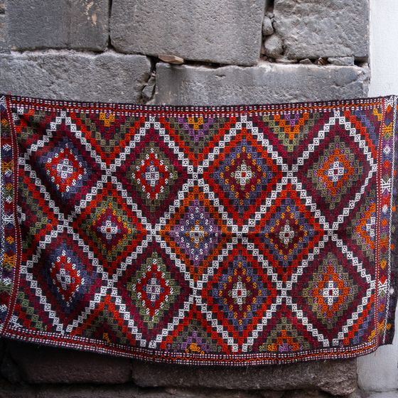Flat-woven rug with traditional motifs — photo by Fatih Ozkan on Pexels