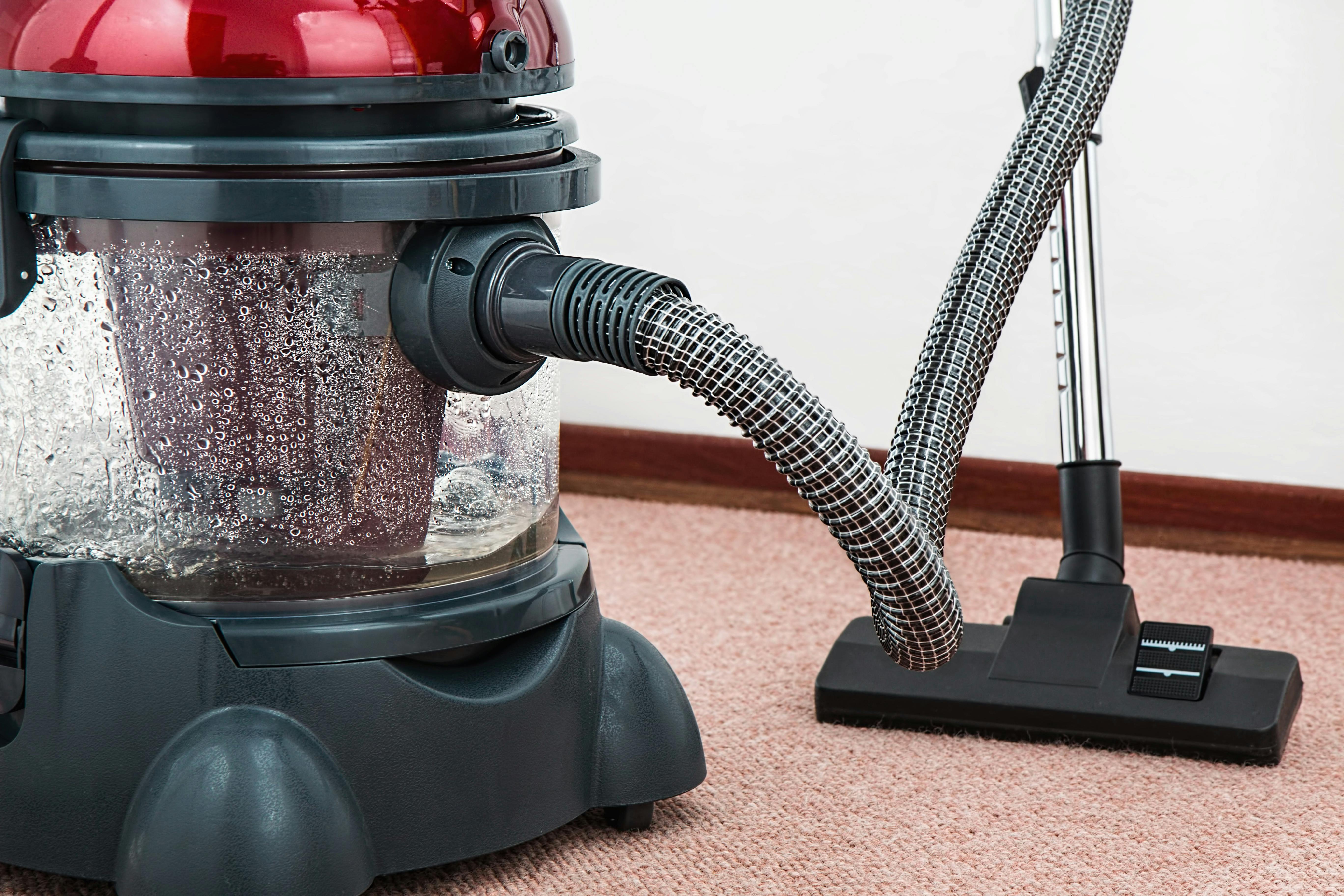 Black and Red Canister Vacuum Cleaner on Floor \u00b7 Free Stock Photo