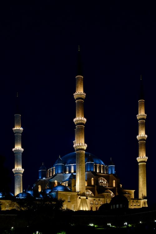 Free Beautiful night view of Selimiye Mosque with its illuminated minarets in Edirne, Türkiye. Stock Photo