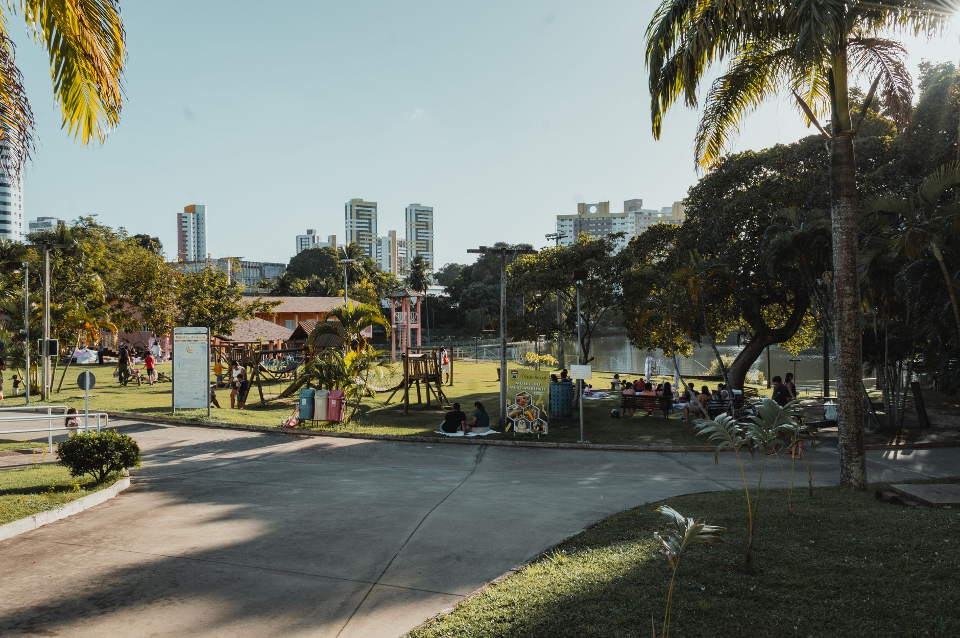PUC-SP realiza feira do livro com descontos de 40% em setembro