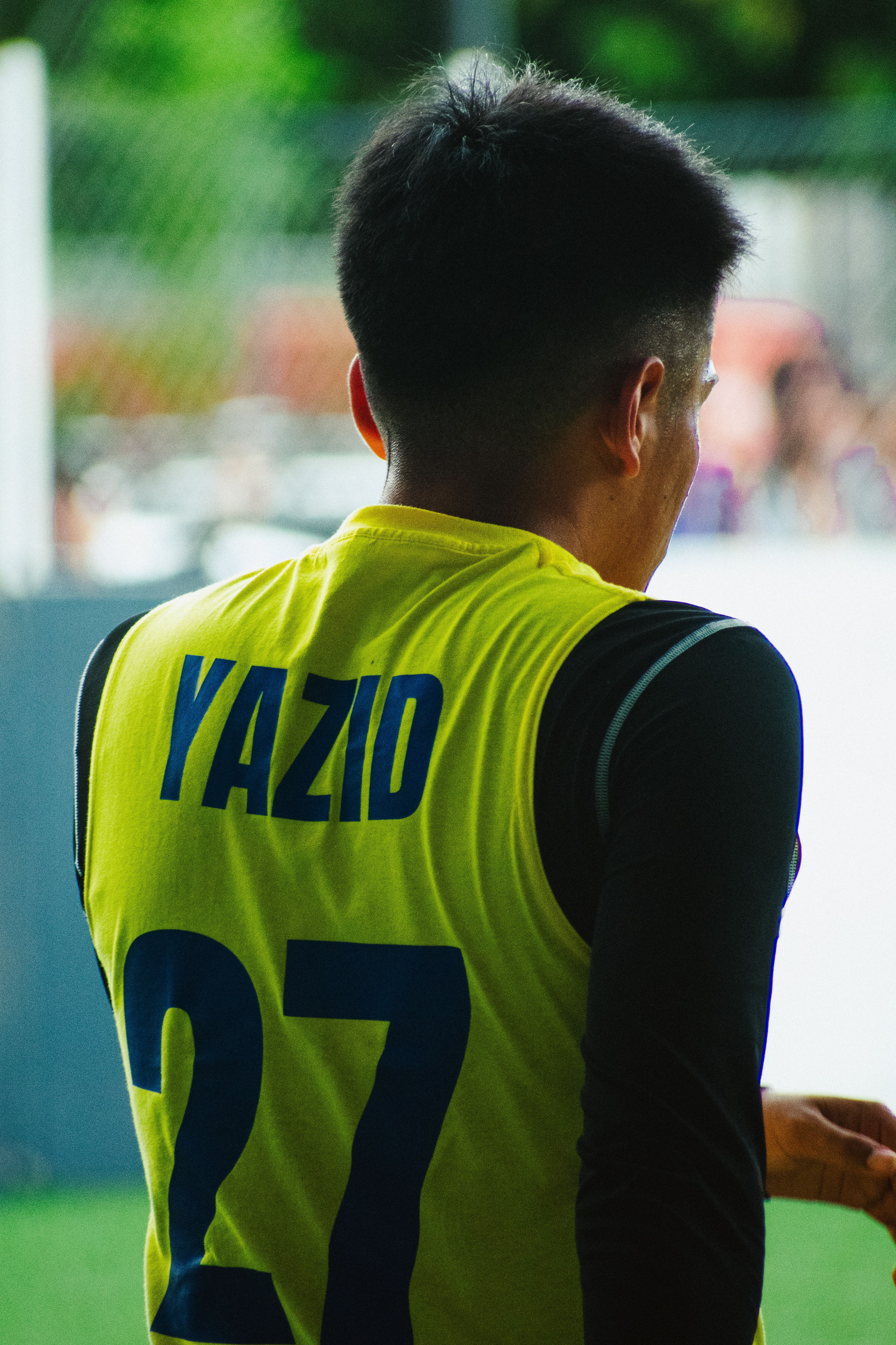 Young soccer player wearing a yellow jersey on the field in Ciudad de México.