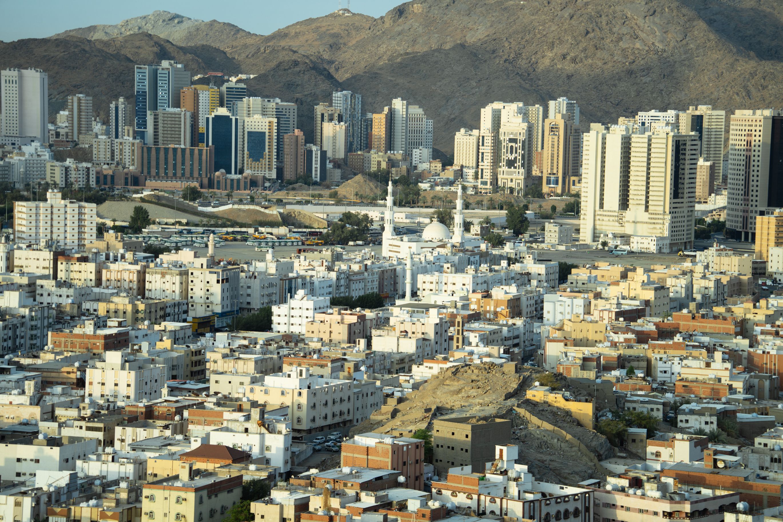 تسويق المشاريع العقارية على الخارطة - Saudi off-plan real estate development 3D rendering and sales team