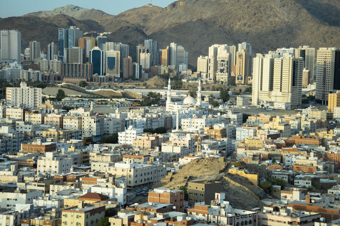 تسويق المشاريع العقارية على الخارطة - Saudi off-plan real estate development 3D rendering and sales team