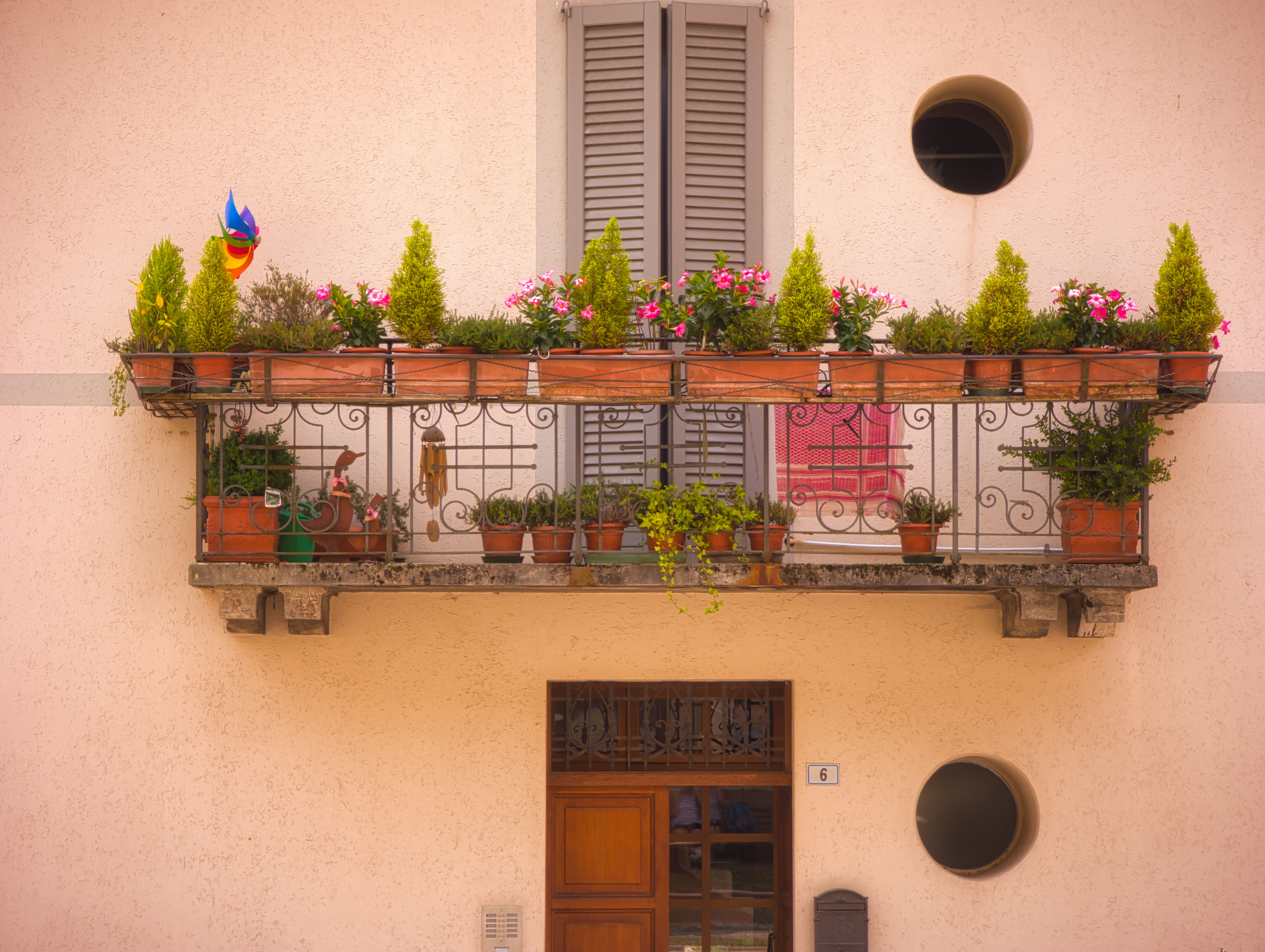 Mastering Gardening Tips for Small Spaces Canada