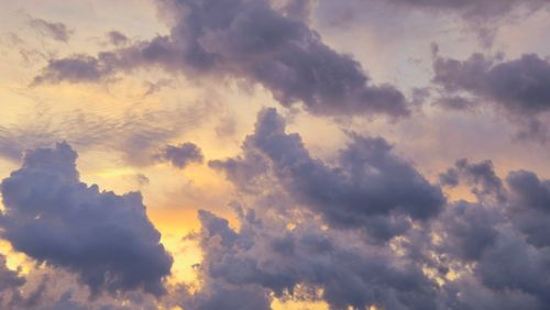 Free A captivating scene of a sunset sky with dramatic clouds, captured in Gia Lai, Vietnam. Stock Photo