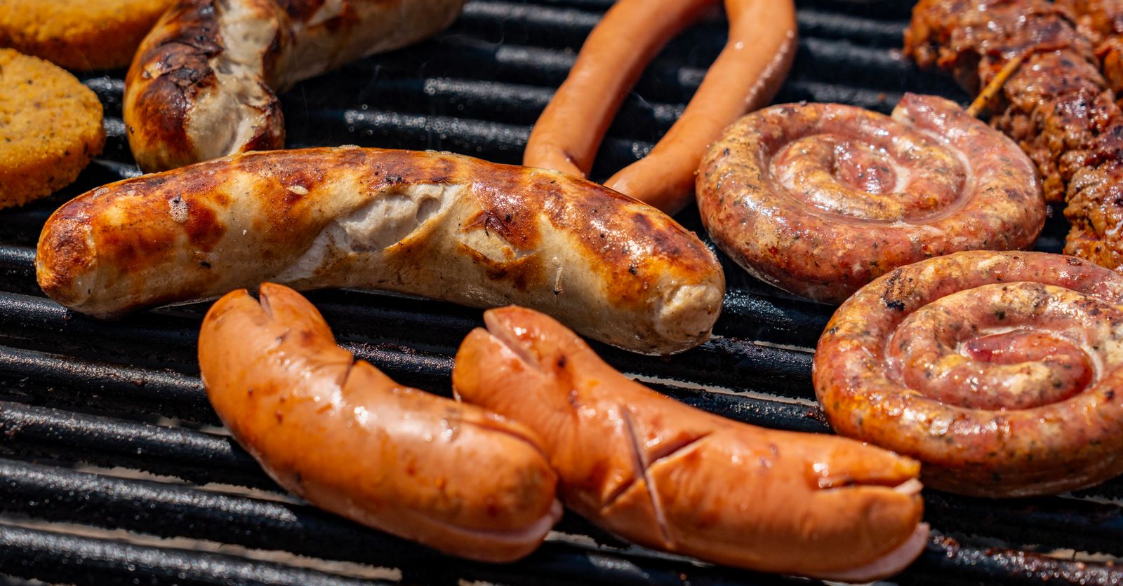 Cuisson de la saucisse de bœuf : comment bien la cuire (poêle, four, barbecue)
