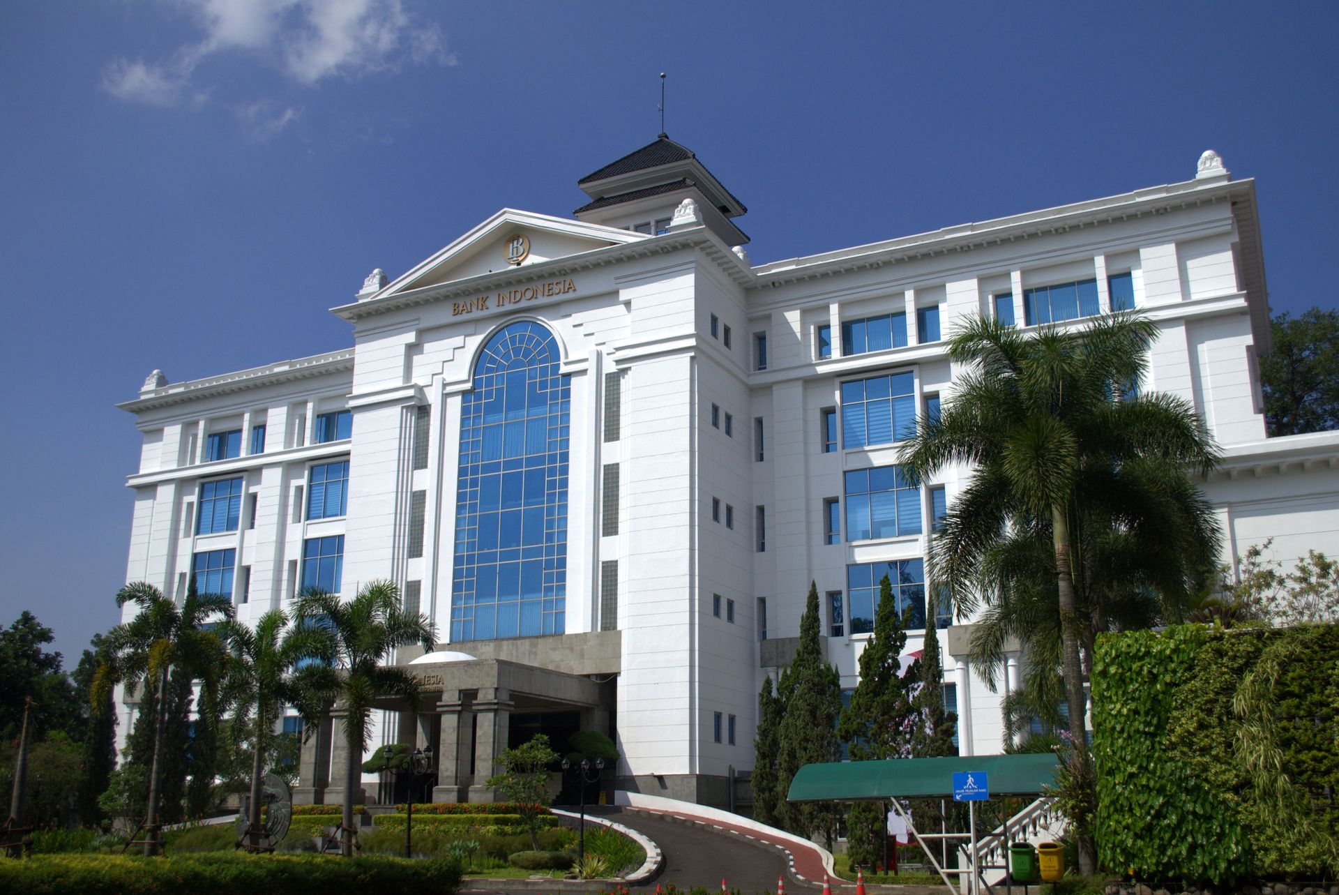 The exterior of a central bank building