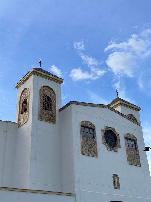 Free Close-up of a church in Medellín with colonial design against a blue sky. Stock Photo