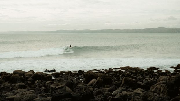 surfing raglan new