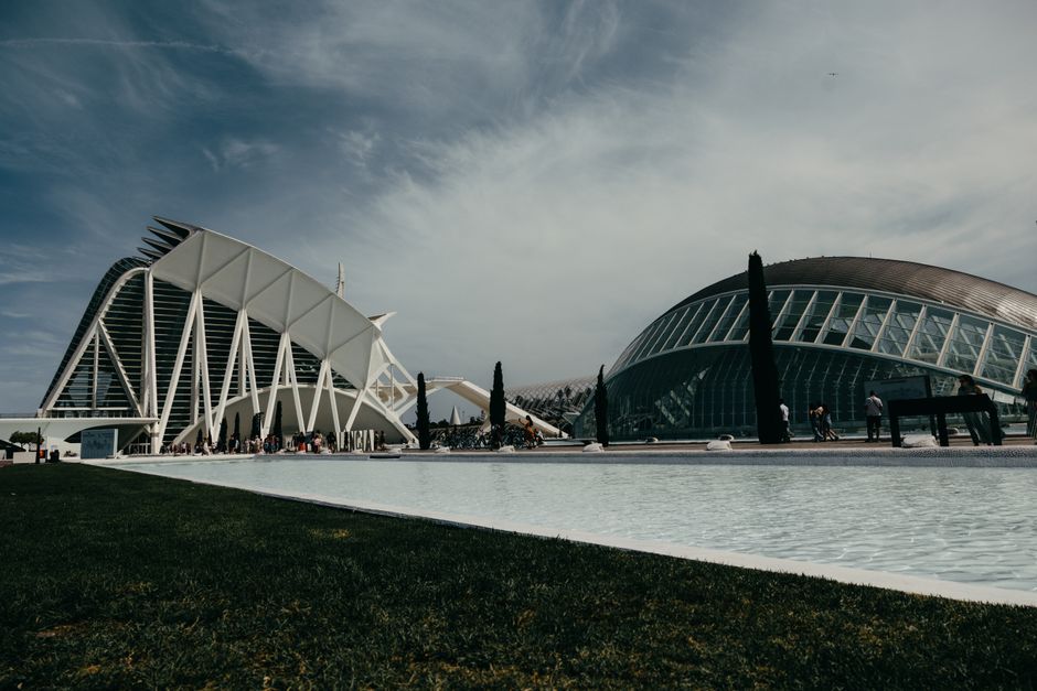 Impresionante vista de la Ciudad de las Artes y las Ciencias de Valencia, una obra maestra de la arquitectura moderna.
