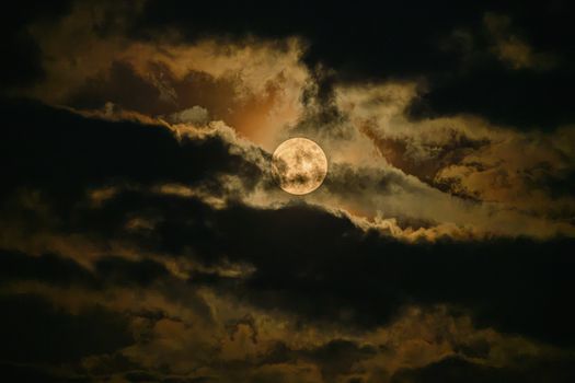 Wolken & Nacht im Universum – Malerische Kosmos-Aufnahme