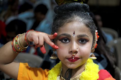 Free Portrait of a young girl dressed in traditional Indian dance attire, showcasing cultural heritage. Stock Photo