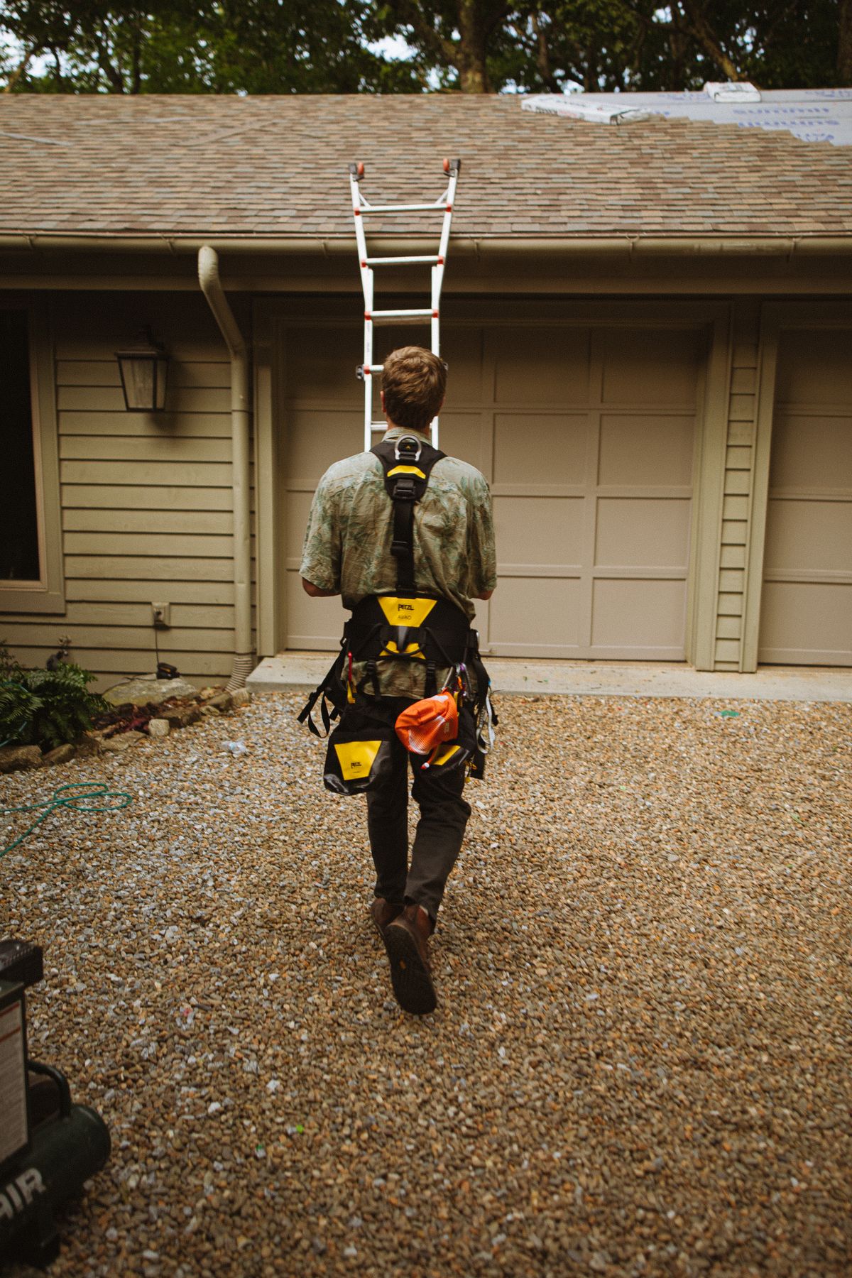 Why homeowners choose Roofing Pros Inc – roofing contractor climbing a ladder to a job site