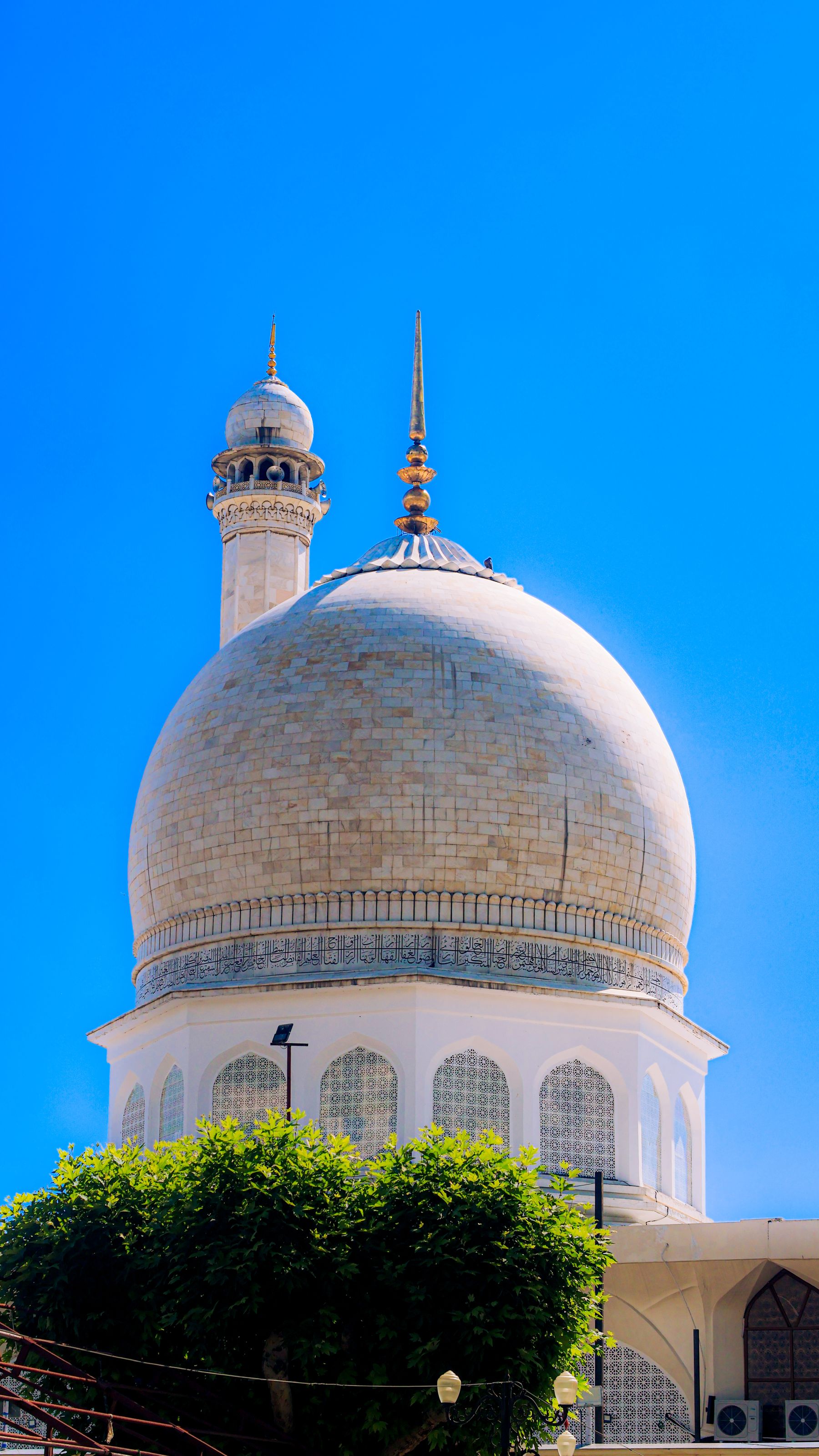 Kubah masjid dilihat dari bawah